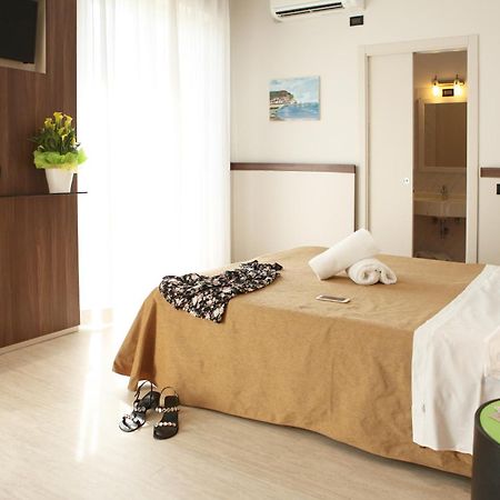 פורטו רקנאטי Hotel Mondial מראה חיצוני תמונה