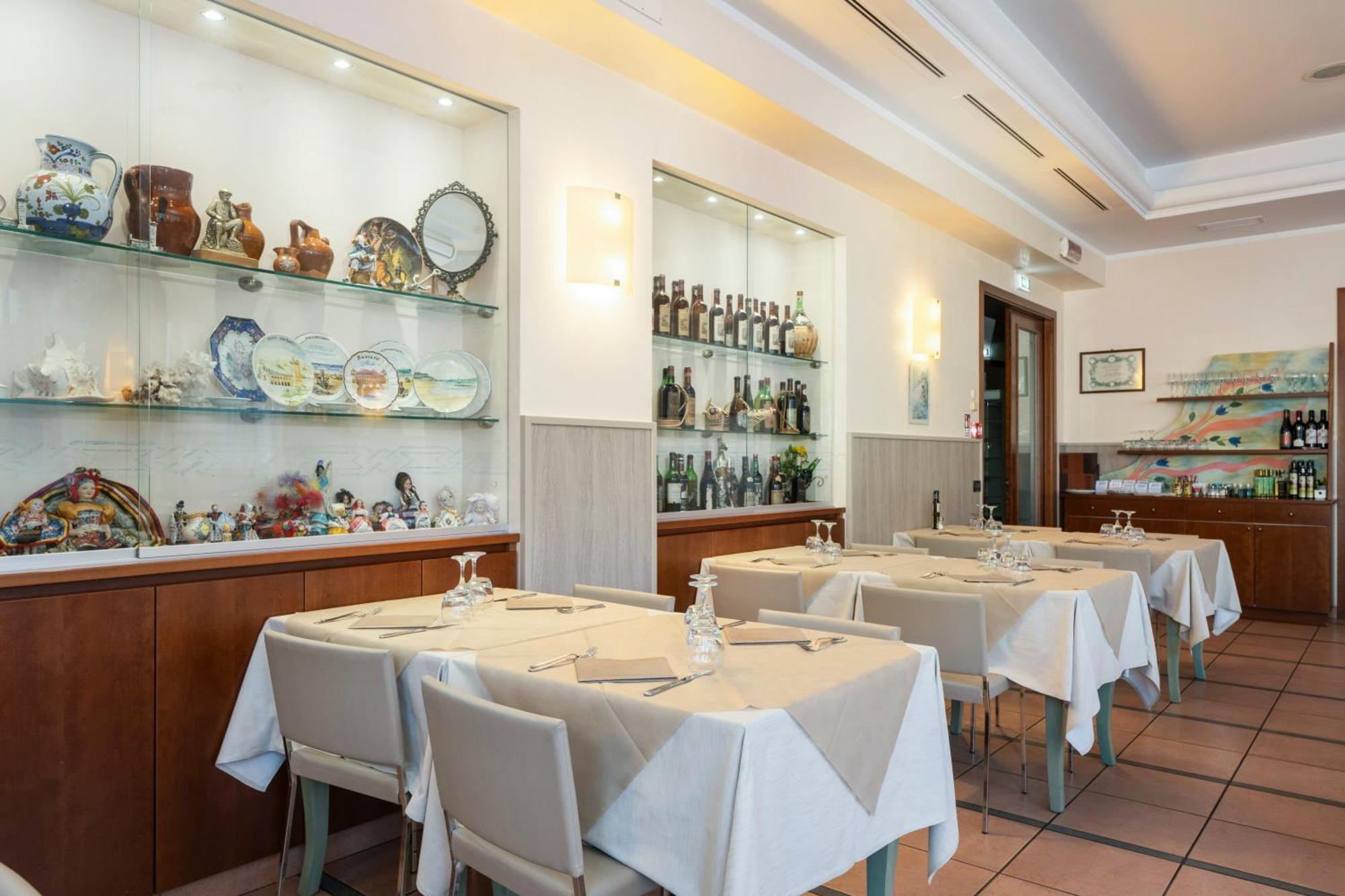 פורטו רקנאטי Hotel Mondial מראה חיצוני תמונה