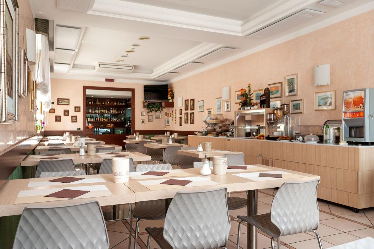 פורטו רקנאטי Hotel Mondial מראה חיצוני תמונה